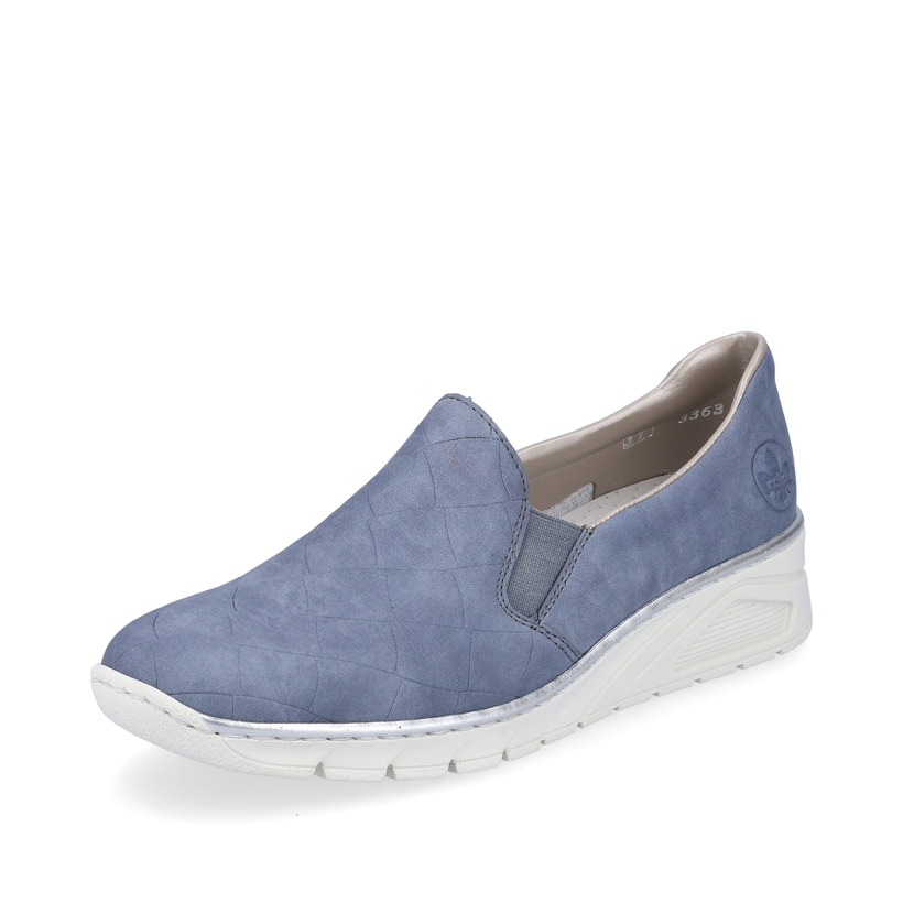 Blaue Rieker Damen Slipper N3363-10 mit Elastikeinsatz sowie schmaler Passform E. Schuh seitlich schräg.