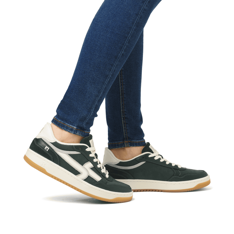 Baskets basses Rieker vertes pour femme W1900-54 avec semelle durable. Chaussure au pied.