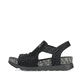 Schwarze Rieker Damen Riemchensandalen 64463-01 mit modischen Raffungen. Schuh Außenseite.