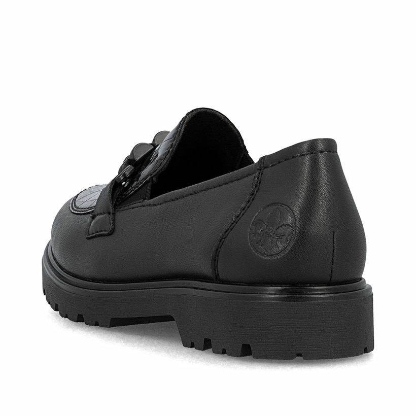 Schwarze Rieker Damen Loafer 45561-01 mit Deko-Kette sowie einem Gummizug. Schuh von hinten.