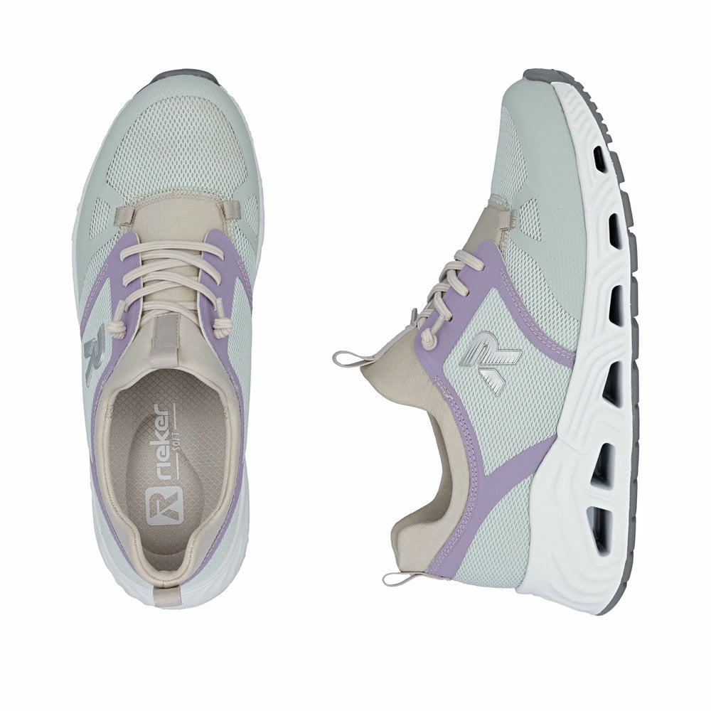 Grüne vegane Rieker Damen Slipper N5258-52 mit Gummizug sowie Komfortweite G. Schuh von oben, liegend.