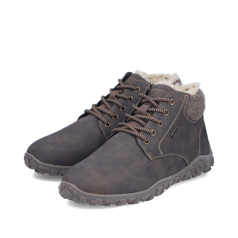 Dunkelbraune Rieker Herren Schnürstiefel 08130-25 mit dem Highflex-Feature. Schuhpaar seitlich schräg.