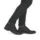 
Tiefschwarze Rieker Herren Schnürschuhe 17604-00 mit einer schockabsorbierenden Sohle. Schuh am Fuß