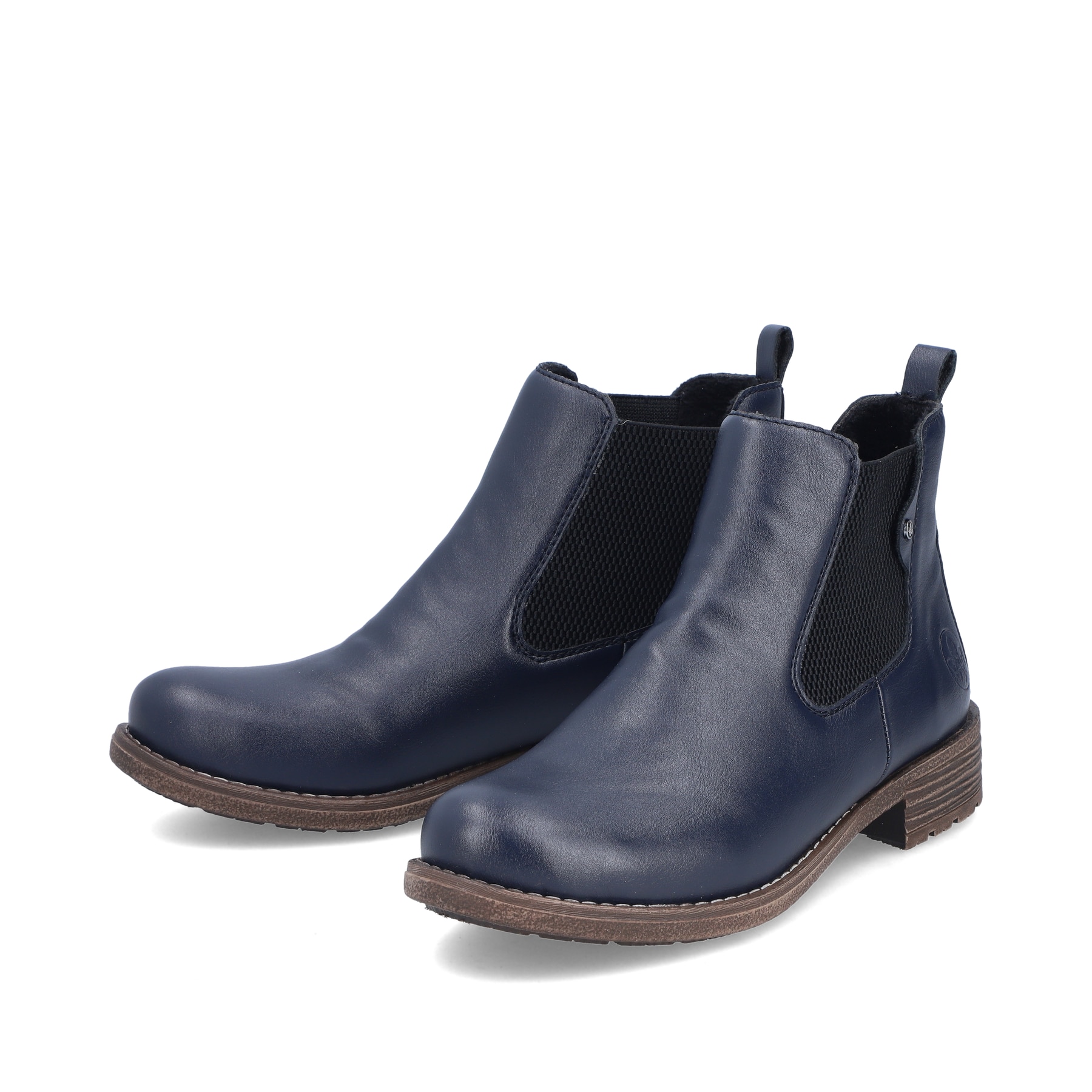 Dunkelblaue Rieker Damen Chelsea Boots 79450-14 mit einem Gummizug. Schuhpaar seitlich schräg.
