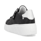 Schwarze Rieker Damen Sneaker Low W2605-00 mit einem Reißverschluss. Schuh von hinten.