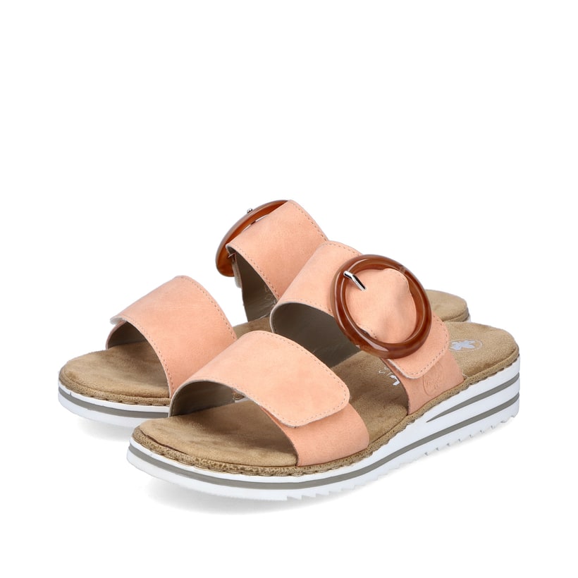 Orangene Rieker Damen Pantoletten V0692-38 mit einem Klettverschluss. Schuhpaar seitlich schräg.