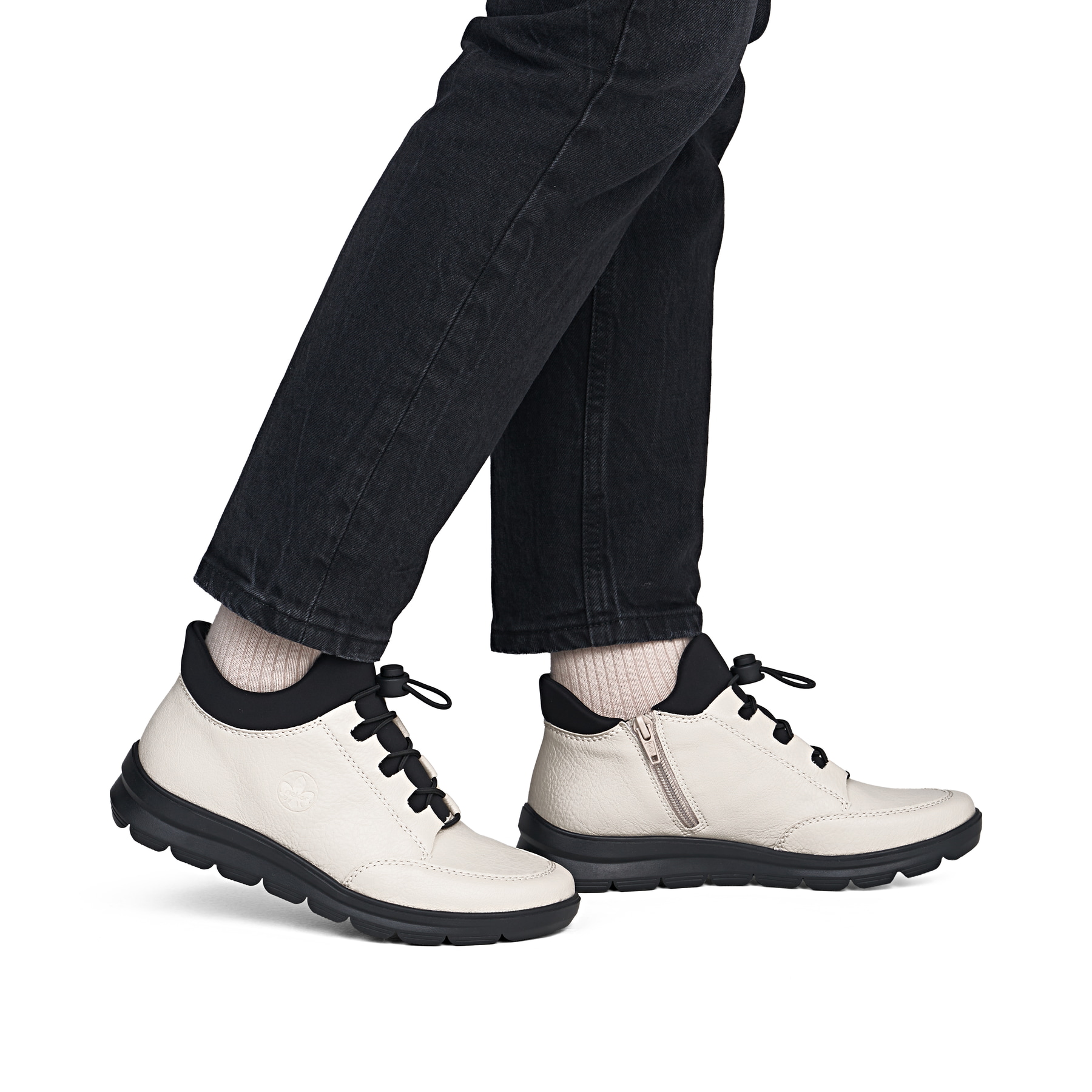 Bottines Rieker beiges pour femmes Z0065-60 avec fermeture éclair. Chaussure au pied.