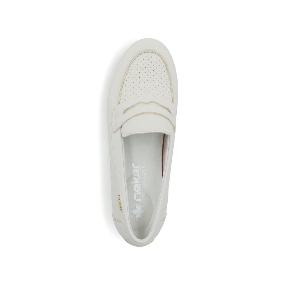 Weiße Rieker Damen Loafer 43862-80 mit einer herausnehmbaren Einlegesohle. Schuh von oben.