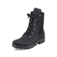 
Tiefschwarze Rieker Damen Biker Boots 78523-01 mit einer robusten Profilsohle. Schuh seitlich schräg