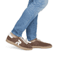 Braune Rieker Sport Herren Sneaker Low U2200-24. Schuh am Fuß.