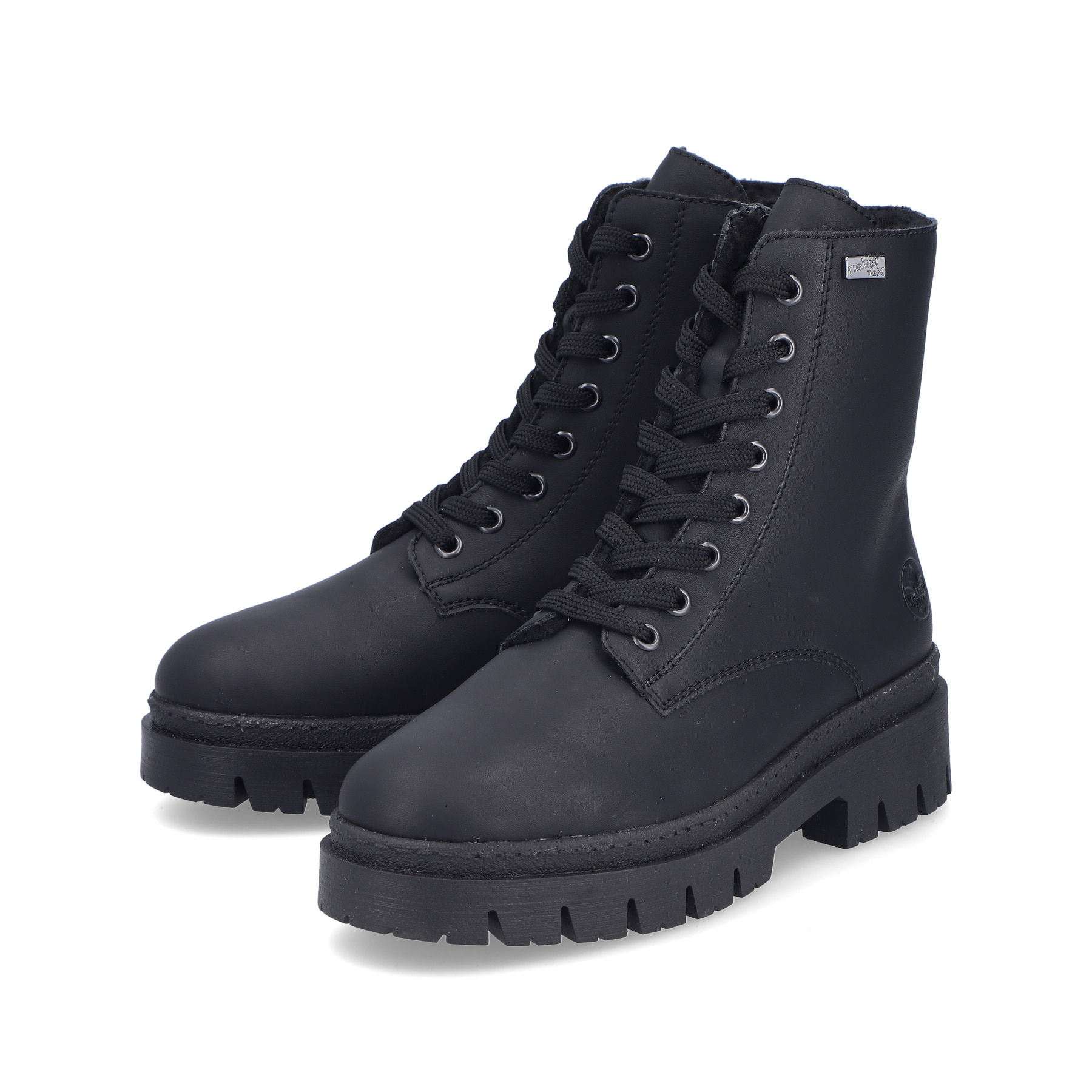 Schwarze Rieker Damen Biker Boots Z9447-00 mit wasserabweisender TEX-Membran. Schuhpaar seitlich schräg.