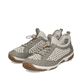 Grüne Rieker Damen Slipper 55960-52 mit Gummizug sowie extra weicher Decksohle. Schuhpaar seitlich schräg.