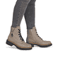 Biker Boots Rieker beiges femme 72617-60 avec motif Ã  carreaux Ã  la mode. Chaussure au pied.