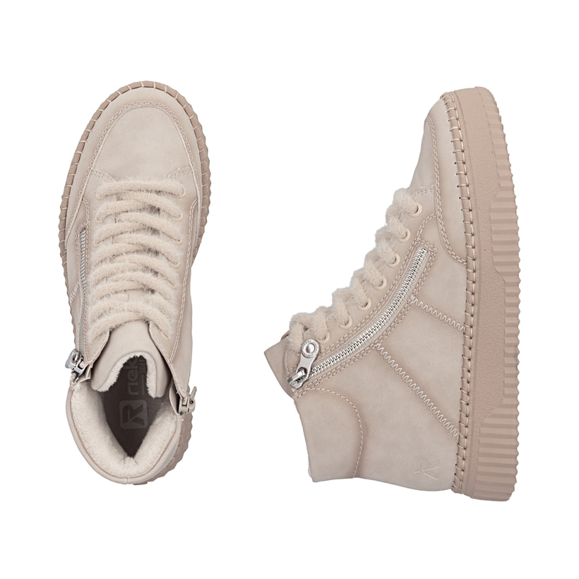 Beige Rieker Damen Sneaker High N9901-62 mit flauschigen Schnürsenkeln. Schuh von oben, liegend.