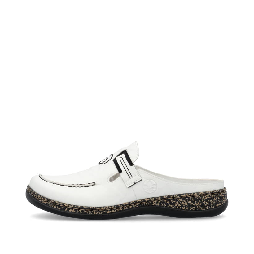 Weiße Rieker Damen Clogs 46393-80 mit Gummizug sowie extra weicher Decksohle. Schuh Außenseite.