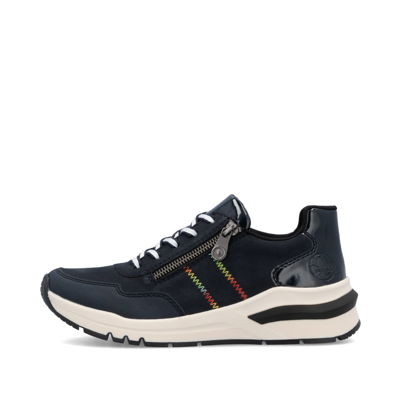 Blaue Rieker Damen Sneaker Low M6601-14 mit modernen Ziernähten. Schuh Außenseite.