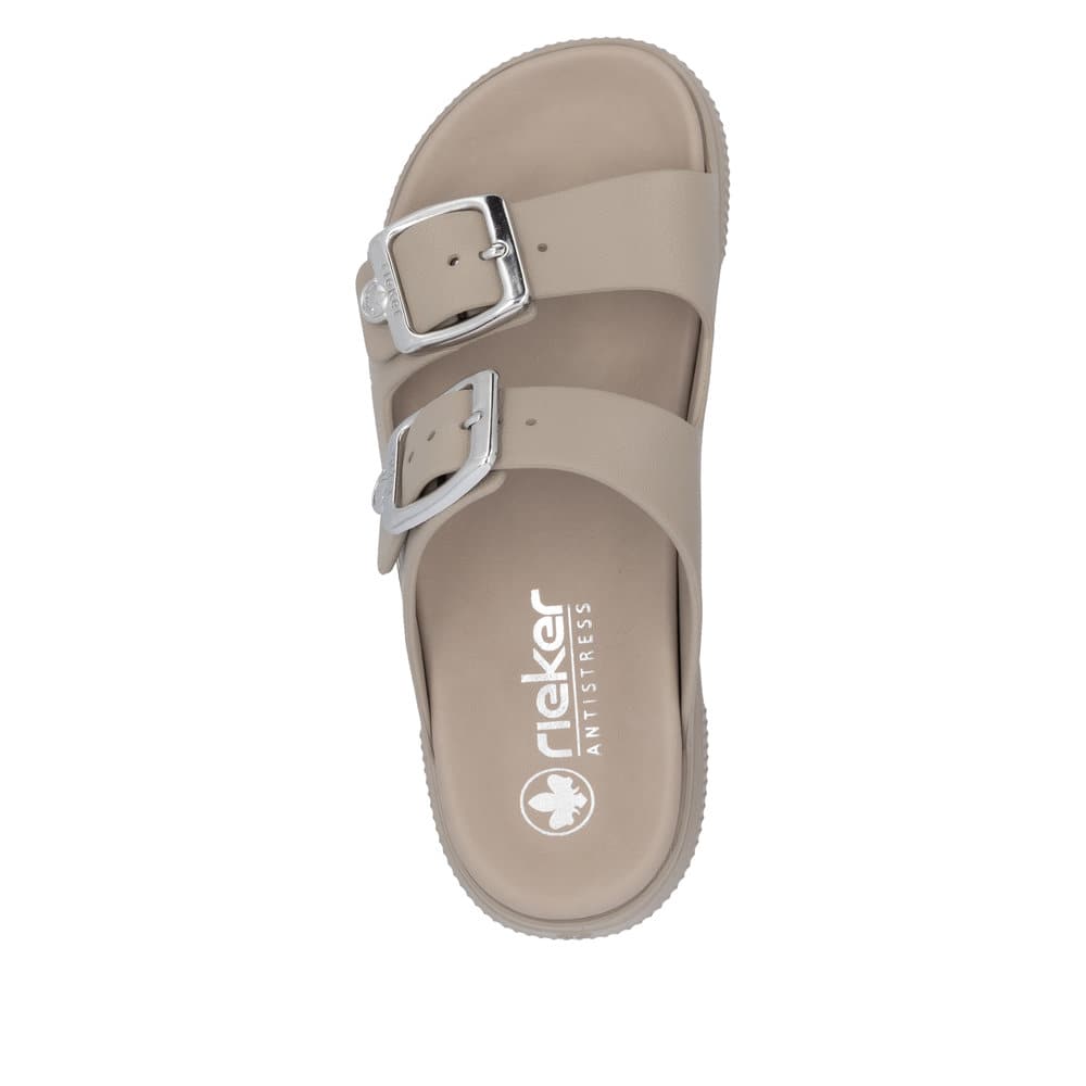 Beige Rieker Damen Pantoletten P2180-60 mit Schnallen sowie ultraleichter Sohle. Schuh von oben.