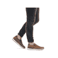 
Nussbraune Rieker Herren Slipper B2173-24 mit einer schockabsorbierenden Sohle. Schuh am Fuß