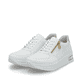Weiße Rieker Damen Sneaker Low N8100-80 mit modernen Ziernähten. Schuhpaar seitlich schräg.