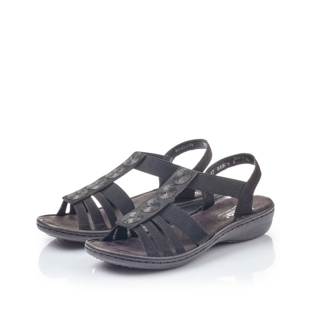 Sandales à lanières Rieker noires femme 60870-00 avec bande élastique. Chaussures inclinées sur le côté.