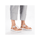 Orangene Rieker Damen Trekkingsandalen 64051-38 mit ultra leichter Sohle. Schuh am Fuß.