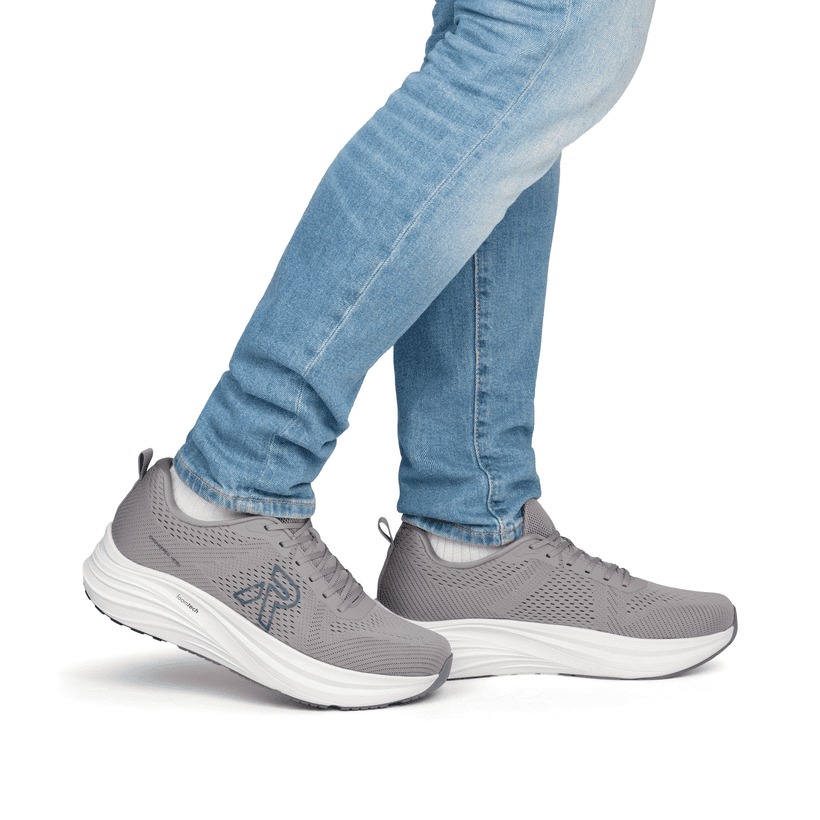 Beige Rieker Sport Herren Sneaker Low U4101-62. Schuh am Fuß.
