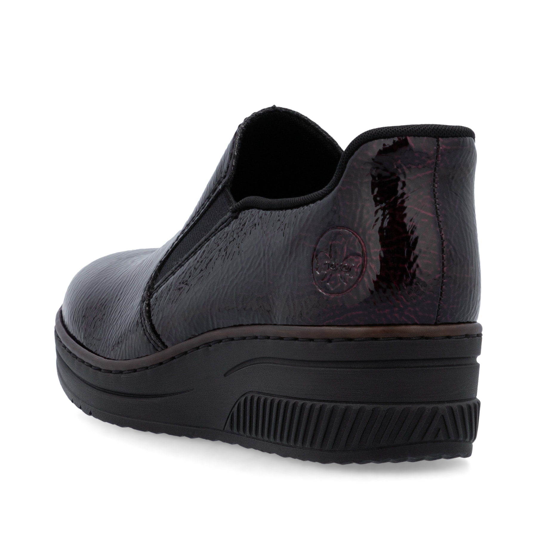 Rote Rieker Damen Slipper 48761-35 mit einem Gummizug sowie schmaler Passform E. Schuh von hinten.
