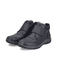Schwarze Rieker Herren Kurzstiefel 03680-00 aus Glattleder. Schuhpaar seitlich schräg.