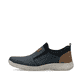 Blaue Rieker Herren Slipper 03555-14 mit modernen Ziernähten sowie Gummizug. Schuh Außenseite.