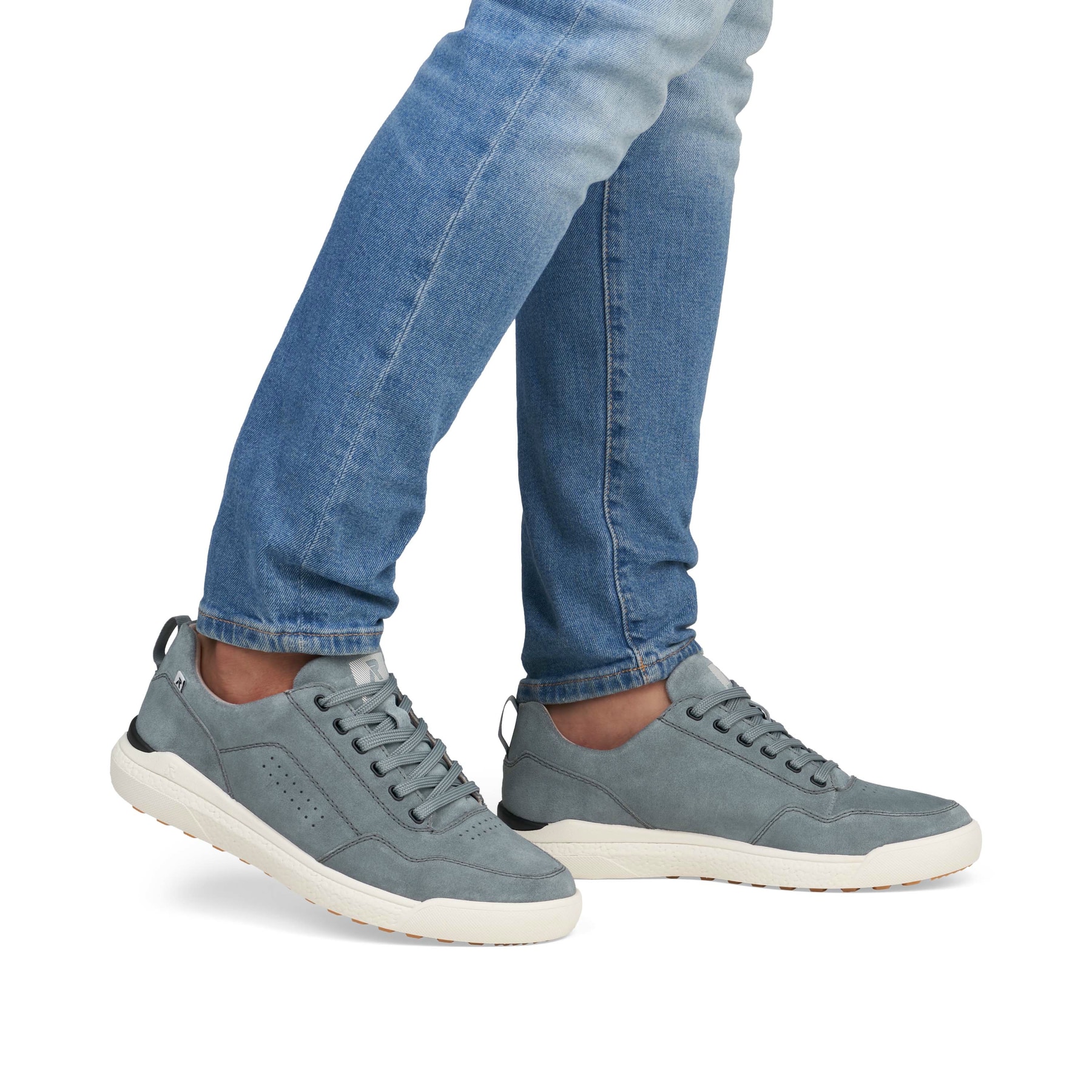 Baskets basses Rieker bleues pour homme U1101-14 avec lacets. Chaussure au pied.