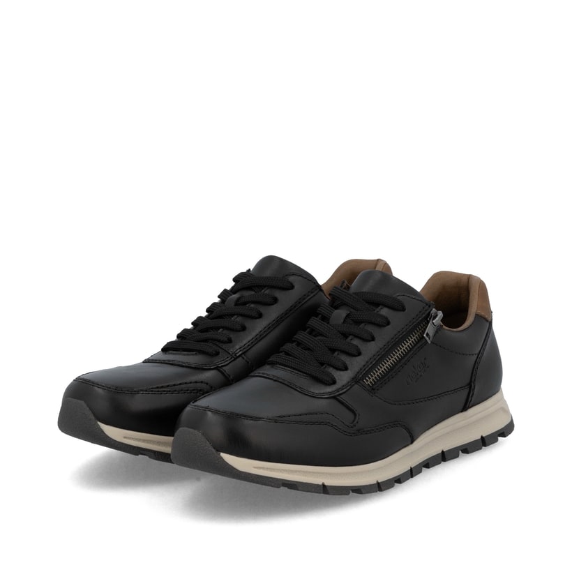 Braune Rieker Herren Sneaker Low B0503-24 mit Schnürung sowie Extraweite I. Schuh Außenseite gespiegelt.
