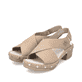 
Hellbeige Rieker Damen Riemchensandaletten V6788-62 mit einer leichten Sohle. Schuhpaar schräg.