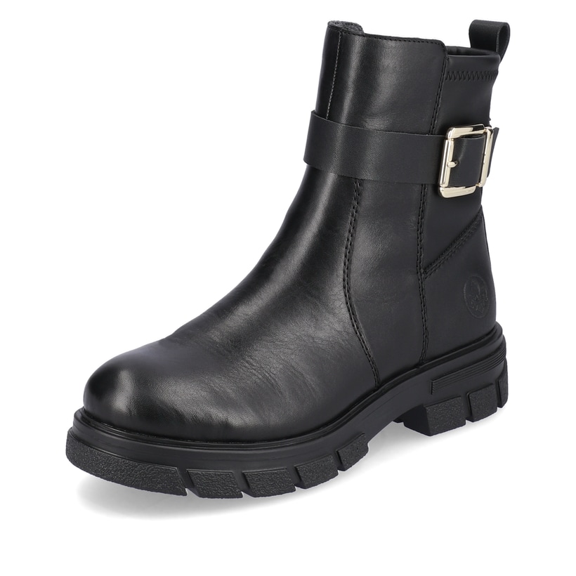 Schwarze Rieker Damen Kurzstiefel Z9174-00 mit Zierschnalle sowie Reißverschluss. Schuh seitlich schräg.