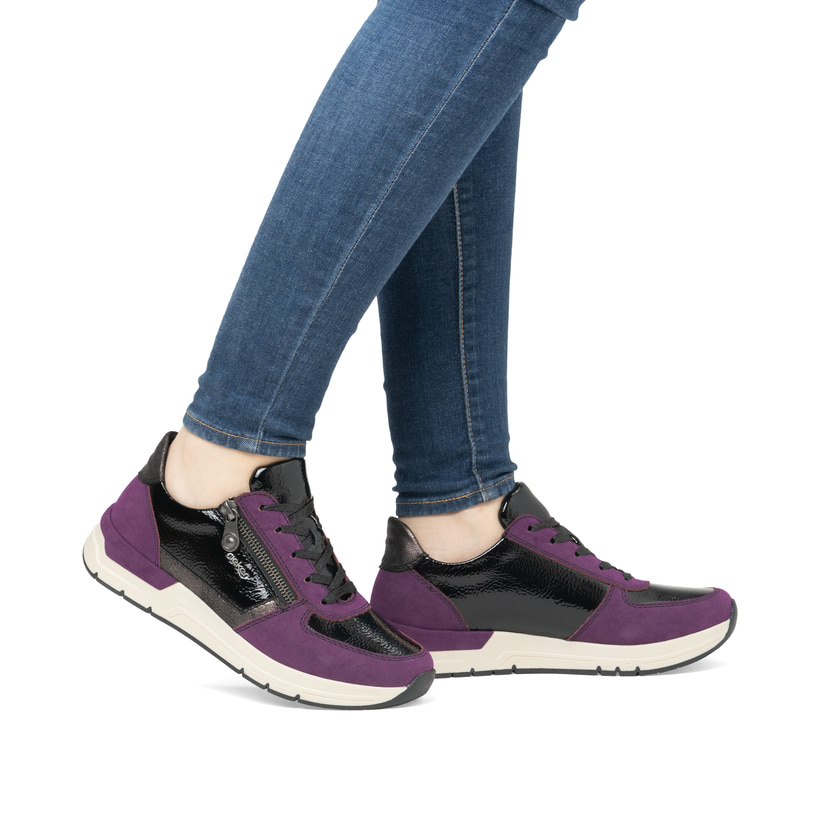 Baskets basses Rieker violette pour femme 58902-30 avec fermeture éclair. Chaussure au pied.