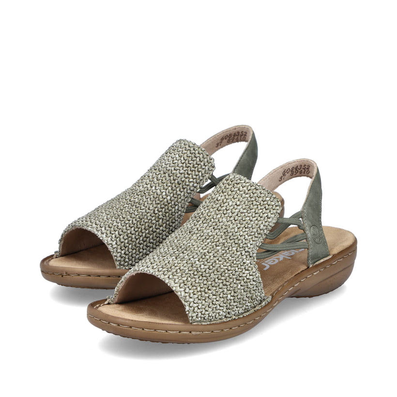 Grüne Rieker Damen Riemchensandalen 60843-52 mit einem Gummizug. Schuhpaar seitlich schräg.