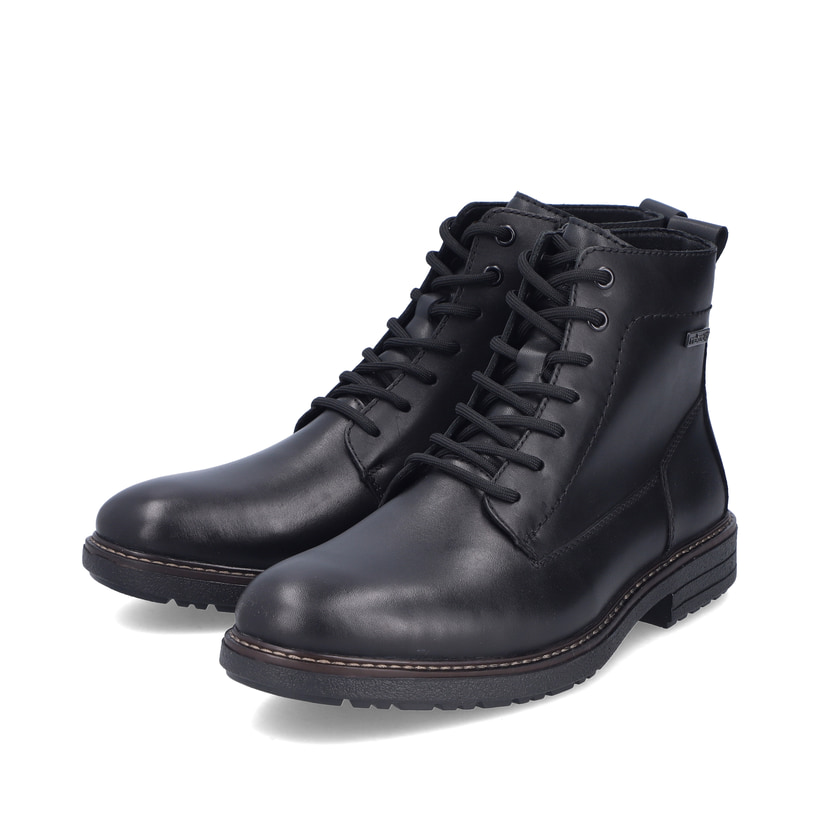Schwarze Rieker Herren Schnürstiefel 33143-00 aus Glattleder. Schuhpaar seitlich schräg.