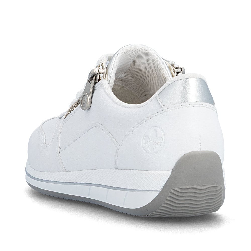 Baskets basses Rieker blanches pour femme N1100-81 en cuir lisse. Chaussure vue de l'arrière.