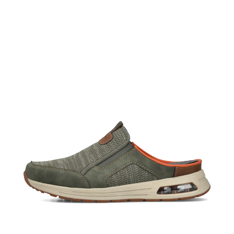 Grüne Rieker Herren Clogs B1091-52 mit Rieker Air Sohlenfenster sowie Gummizug. Schuh Außenseite.