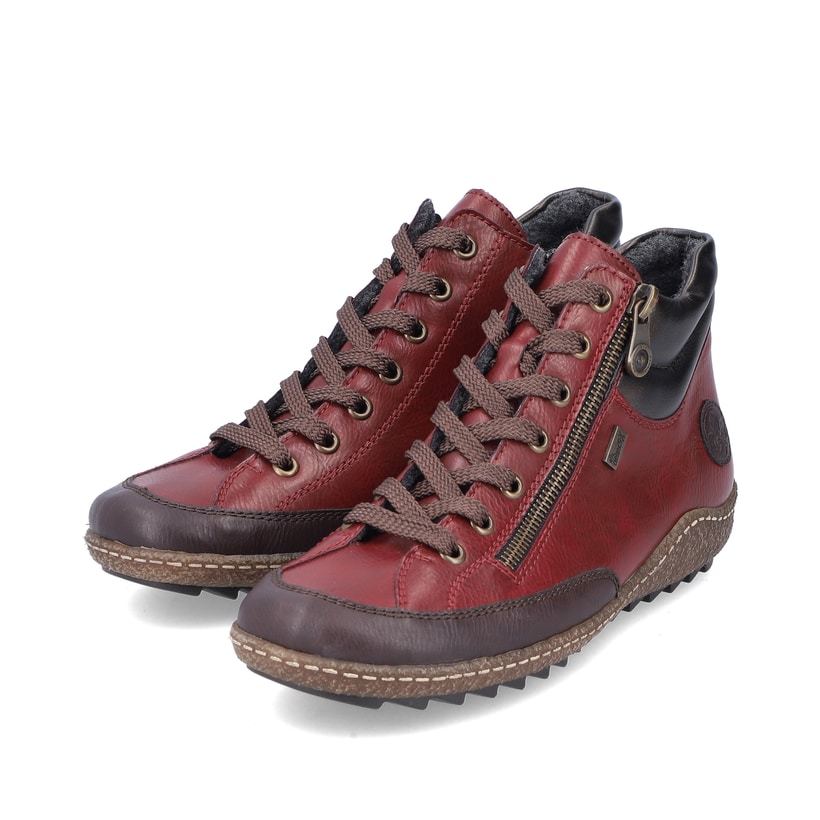 Rote Rieker Damen Kurzstiefel L7500-35 mit wasserabweisender RiekerTEX-Membran. Schuhpaar seitlich schräg.