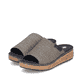Mehrfarbige Rieker Damen Pantoletten 62768-90 mit der Extraweite H. Schuhpaar seitlich schräg.