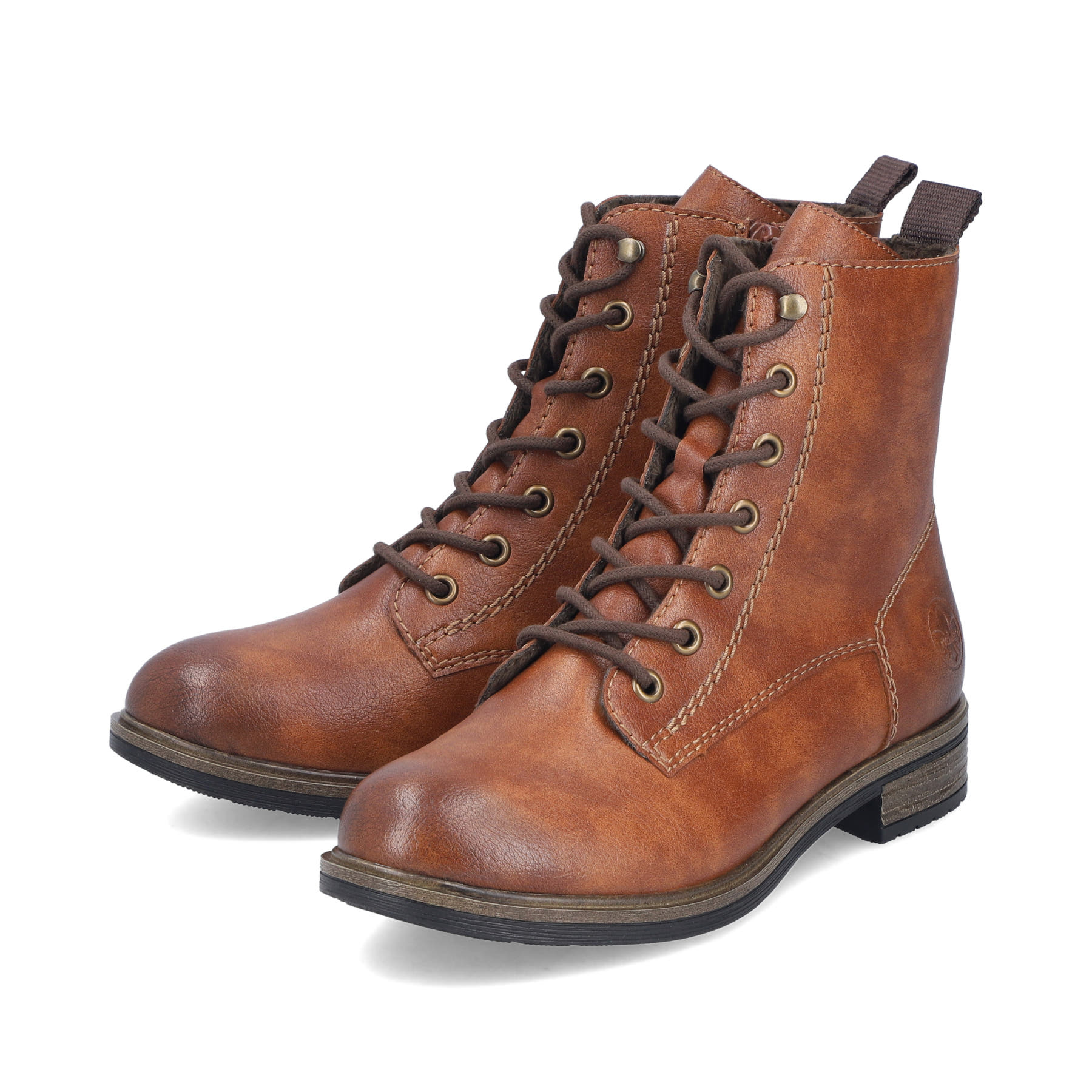 Hellbraune Rieker Damen Schnürstiefel 72220-24 mit einem Reißverschluss. Schuhpaar seitlich schräg.
