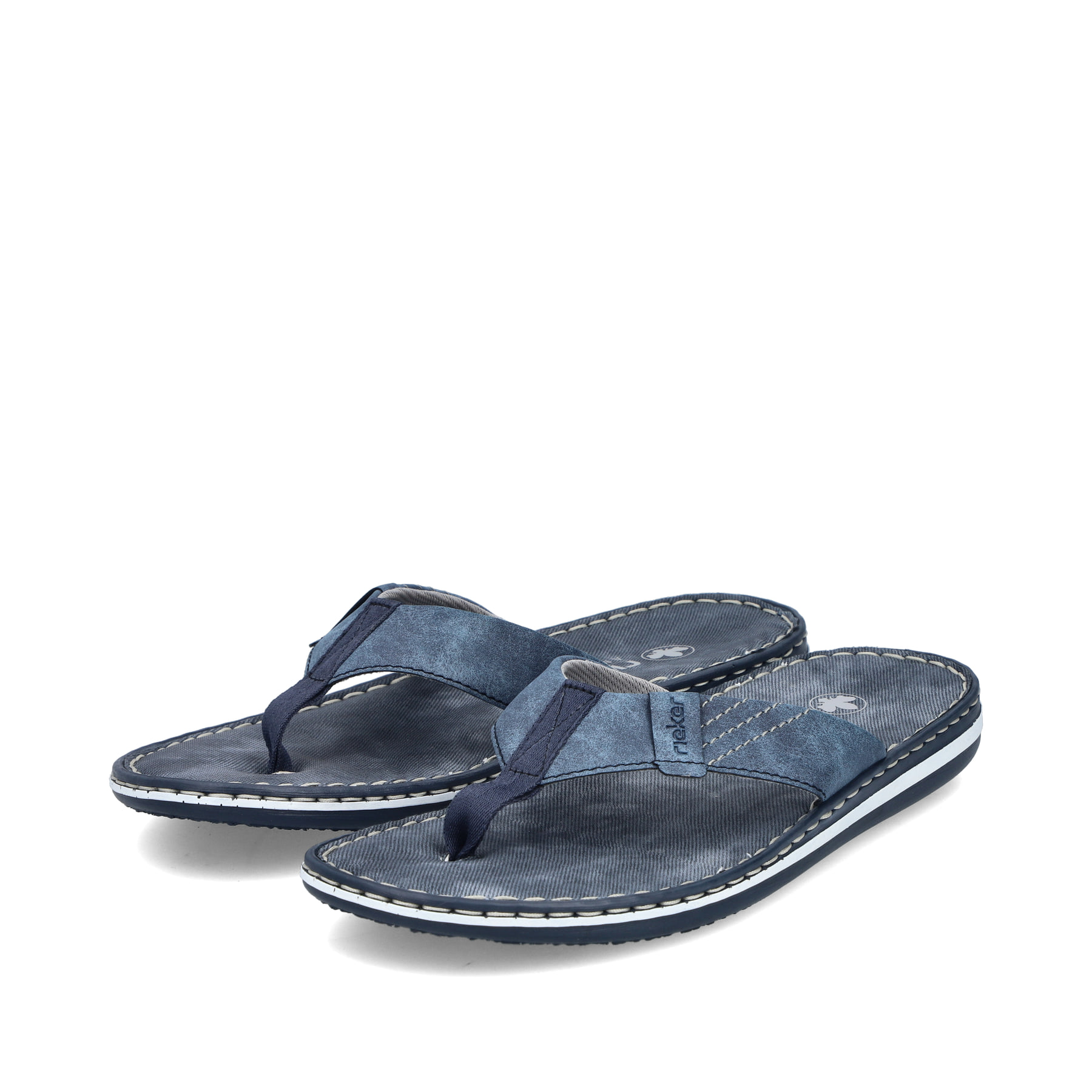 Blaue Rieker Herren Zehentrenner 21043-14 mit der Komfortweite G. Schuhpaar seitlich schräg.