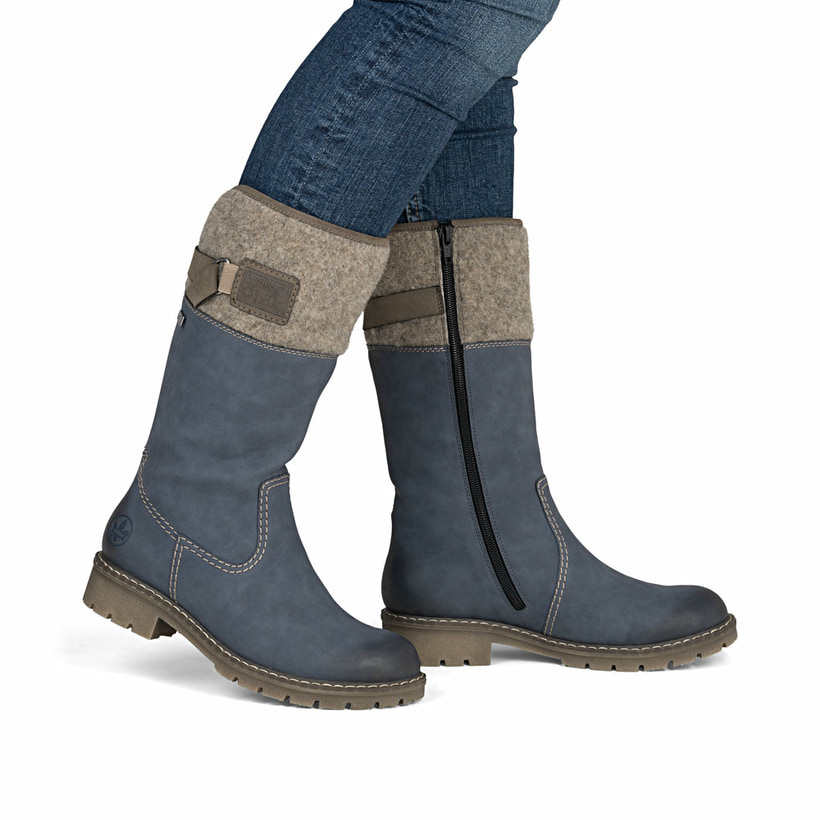 Blaue Rieker Damen Hochschaftstiefel Y9190-12 mit wasserabweisender TEX-Membran. Schuh am Fuß.