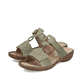 Grüne Rieker Damen Pantoletten 60885-54 mit einem Klettverschluss. Schuhpaar seitlich schräg.