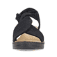 Tiefschwarze Rieker Keilsandaletten V3850-00 mit einem Elastikeinsatz. Schuh von vorne.