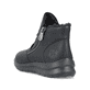
Tiefschwarze Rieker Damen Slipper Z0051-01 mit einer robusten Profilsohle. Schuh von hinten