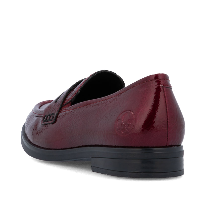 Rote Rieker Damen Loafer 46254-33 mit Gummizug sowie extra weicher Decksohle. Schuh von hinten.