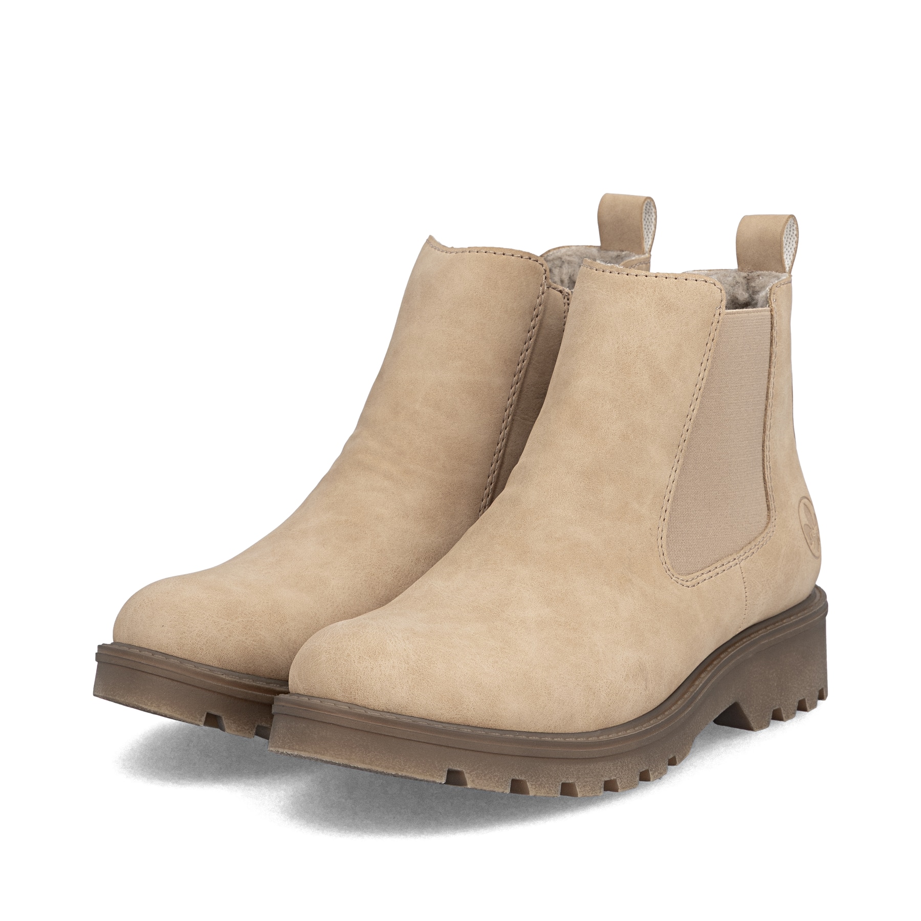 Hellbeige Rieker Damen Chelsea Boots 73250-61 mit einem Reißverschluss. Schuhpaar seitlich schräg.