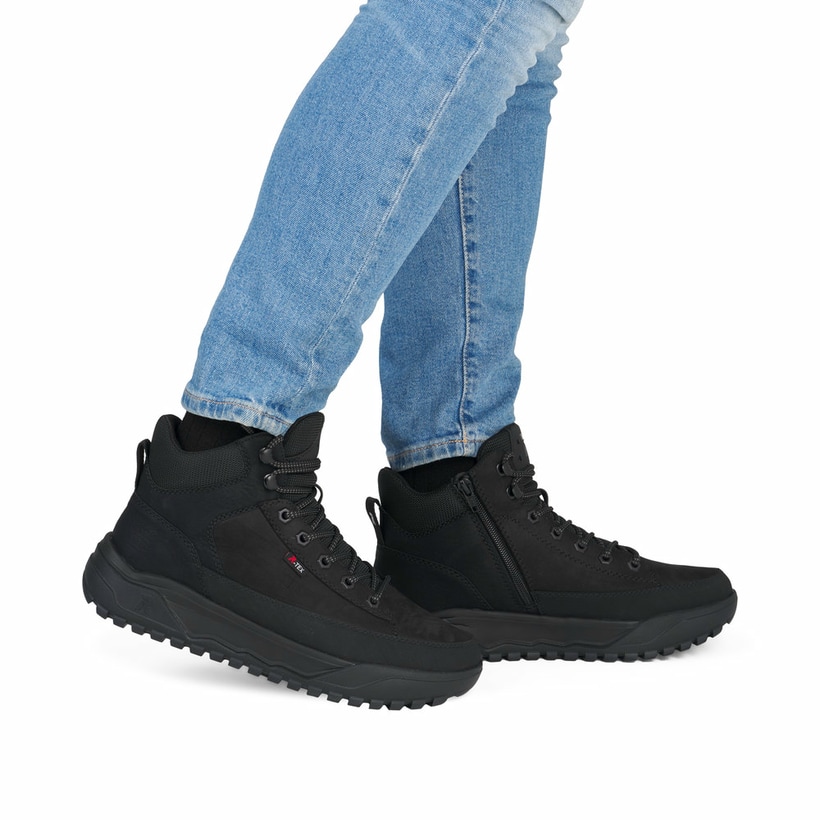 Schwarze Rieker Herren Schnürstiefel U1571-00 mit wasserabweisender TEX-Membran. Schuh am Fuß.