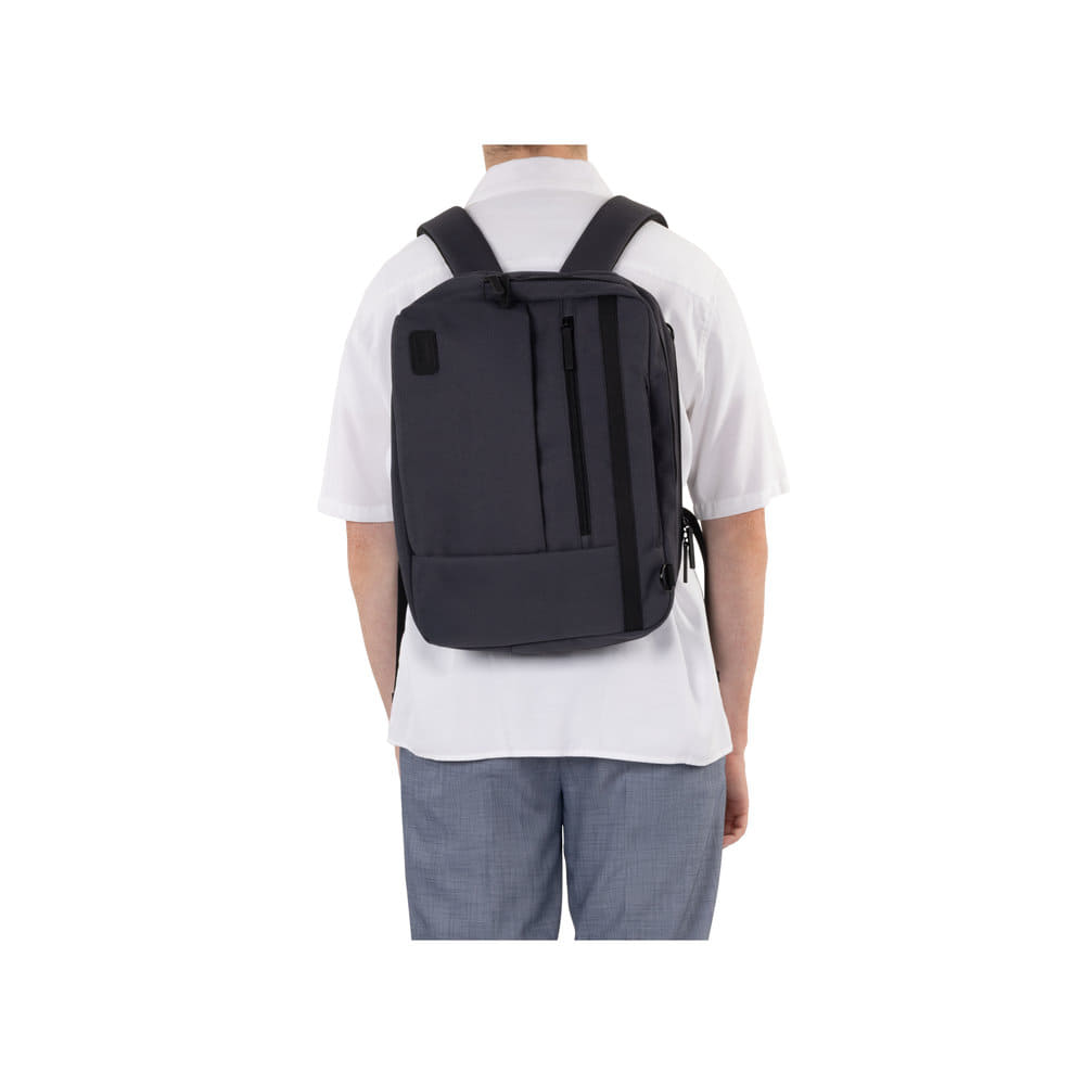 Sac pour ordinateur portable H5200-43 en gris avec fermeture éclair, compartiment rembourré pour ordinateur portable et bretelles amovibles. Porté.